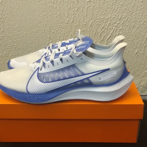 nike zoom gravity white blue